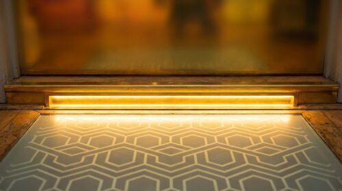 scopri come la soglia sparirà nel 2026, sostituita da una tendenza sorprendente e semplice da replicare che rivoluzionerà il design degli ingressi.