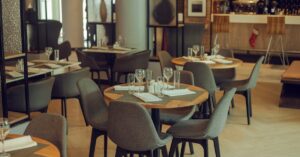 découvrez notre restaurant, un lieu convivial où saveurs authentiques et cuisine de qualité se rencontrent pour un moment gourmand inoubliable.
